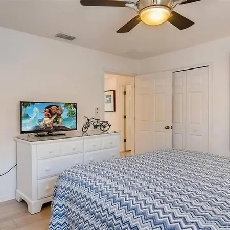 427 Wonderful 6 Bedroom Near Disney